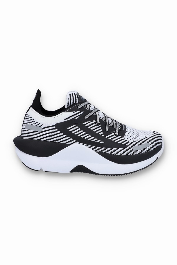 Black / White Fila Shocket Women Trainers | 1820SQURG